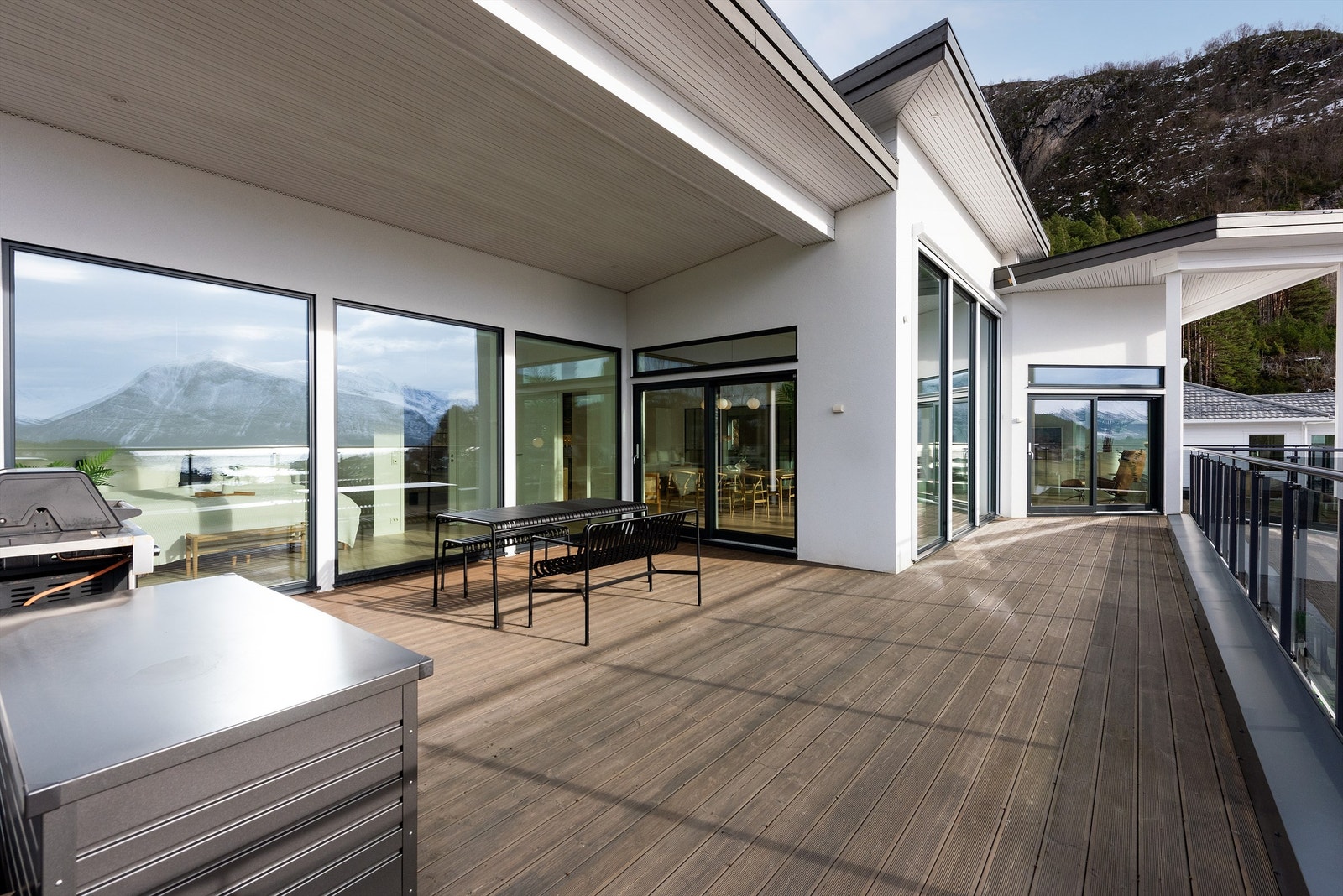 Usjenert skjermet veranda på ca 88 kvm Galleribilde