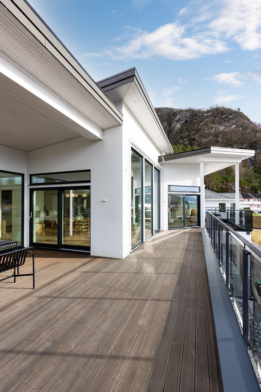 Usjenert skjermet veranda på ca. 88 kvm Galleribilde