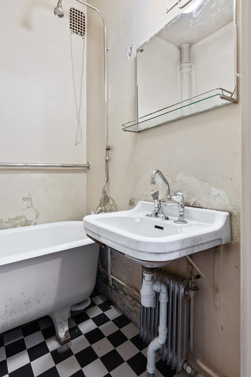 Badet må moderniseres før det tas i bruk som et våtrom. Galleribilde