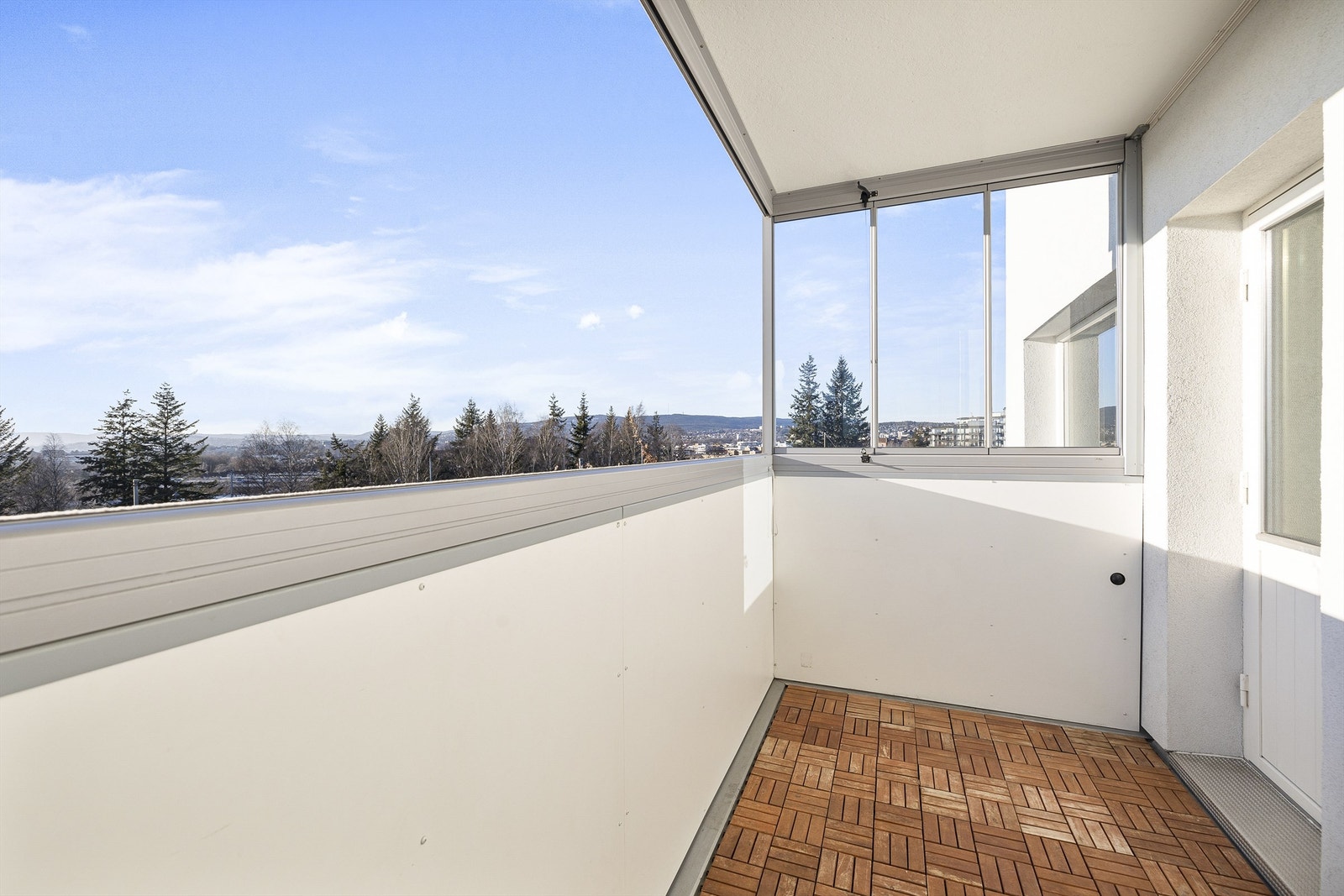 Innglasset balkong med skyvevinduer Galleribilde