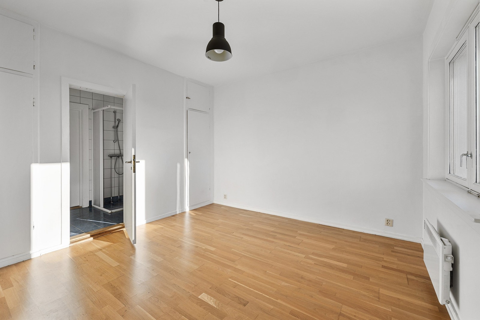 Soverom 1 med gode garderobeløsninger Galleribilde