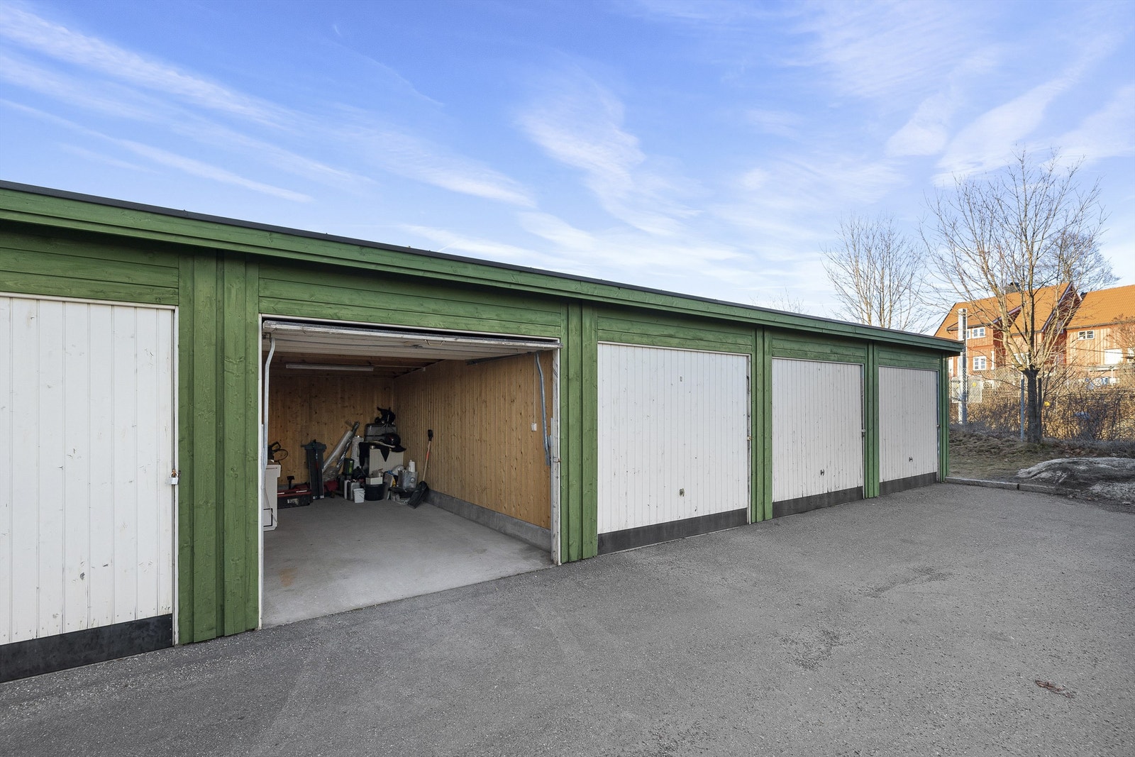Det medfølger én garasjeplass i rekke. Galleribilde