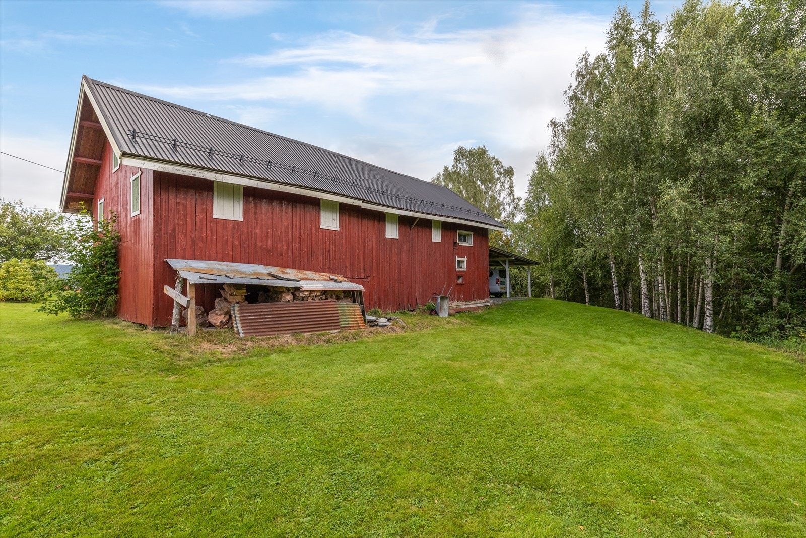 Eiendommen har en fin og barnevennlig beliggenhet i et boligfelt på Bjerva ca. 2 km fra Lunde sentrum Galleribilde