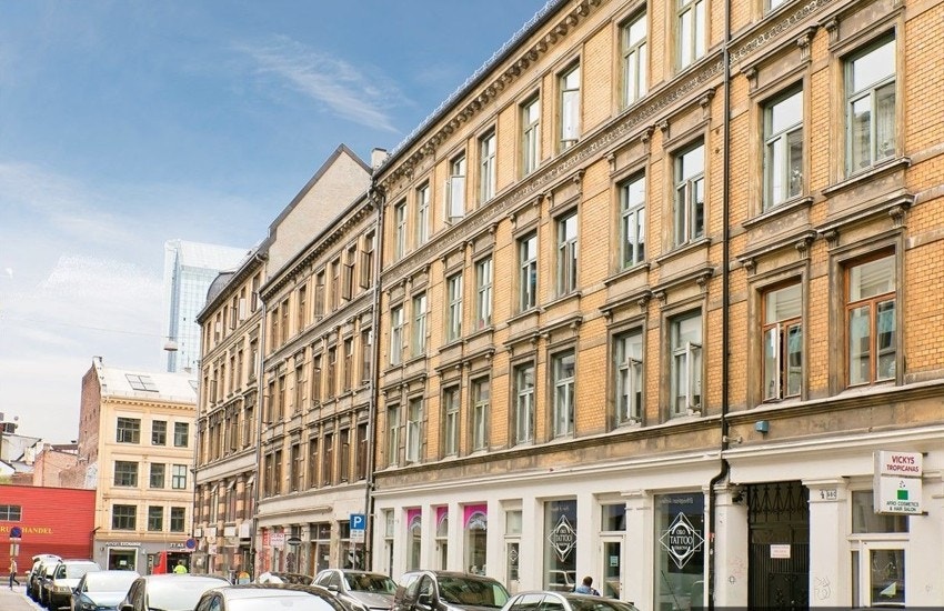 Borettslagets fasade sett fra Ebbells gate, beliggende midt mellom Torggata og nyrenoverte Storgata - et nabolag i rivende utvikling! Galleribilde