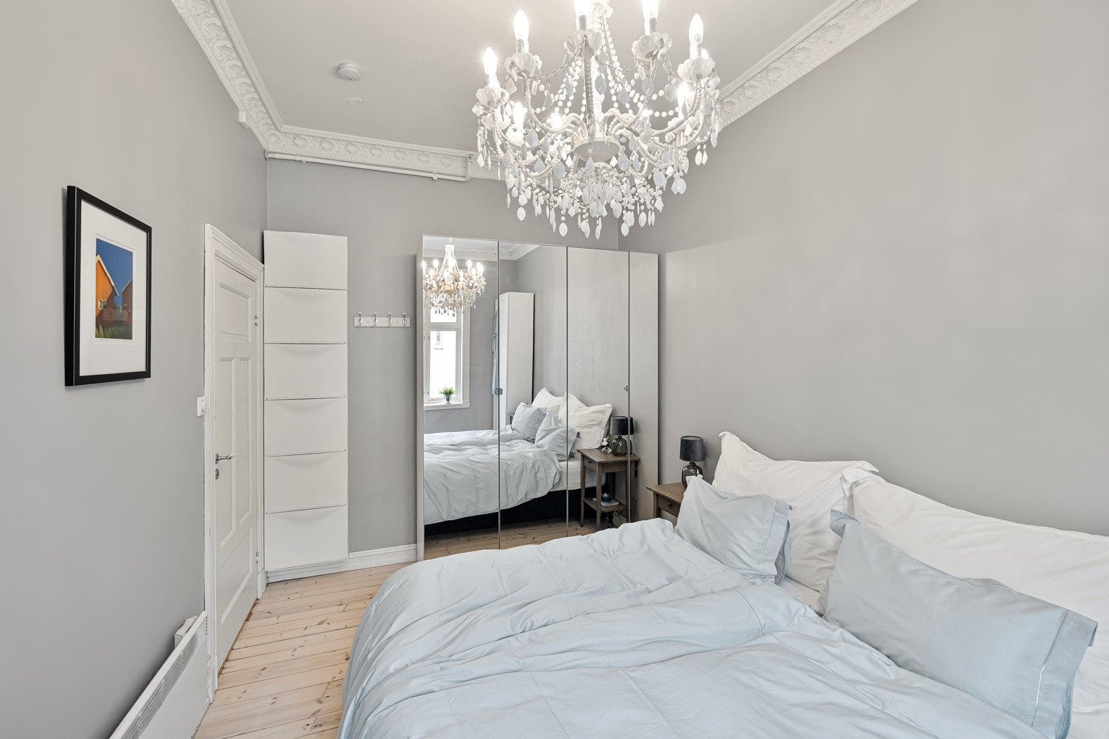 Her er det meget god plass til både skap og kommodeløsning om ønskelig. Galleribilde