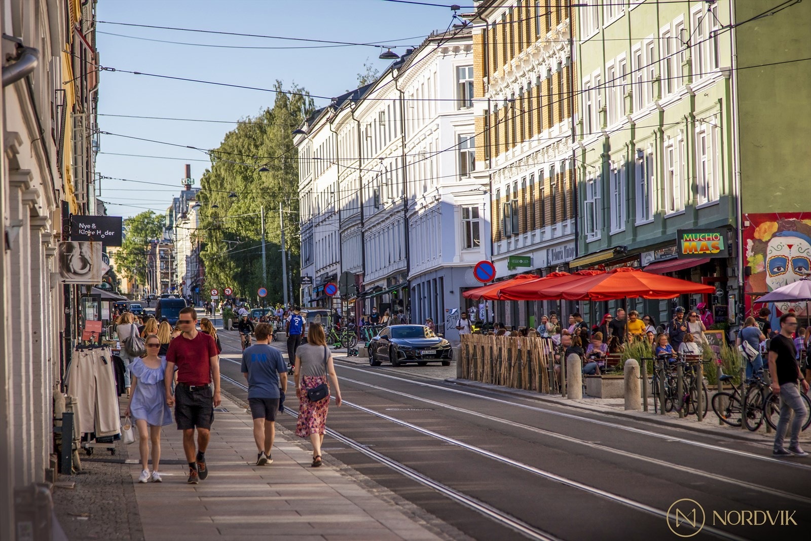 Yrende folkeliv på Grünerløkka Galleribilde