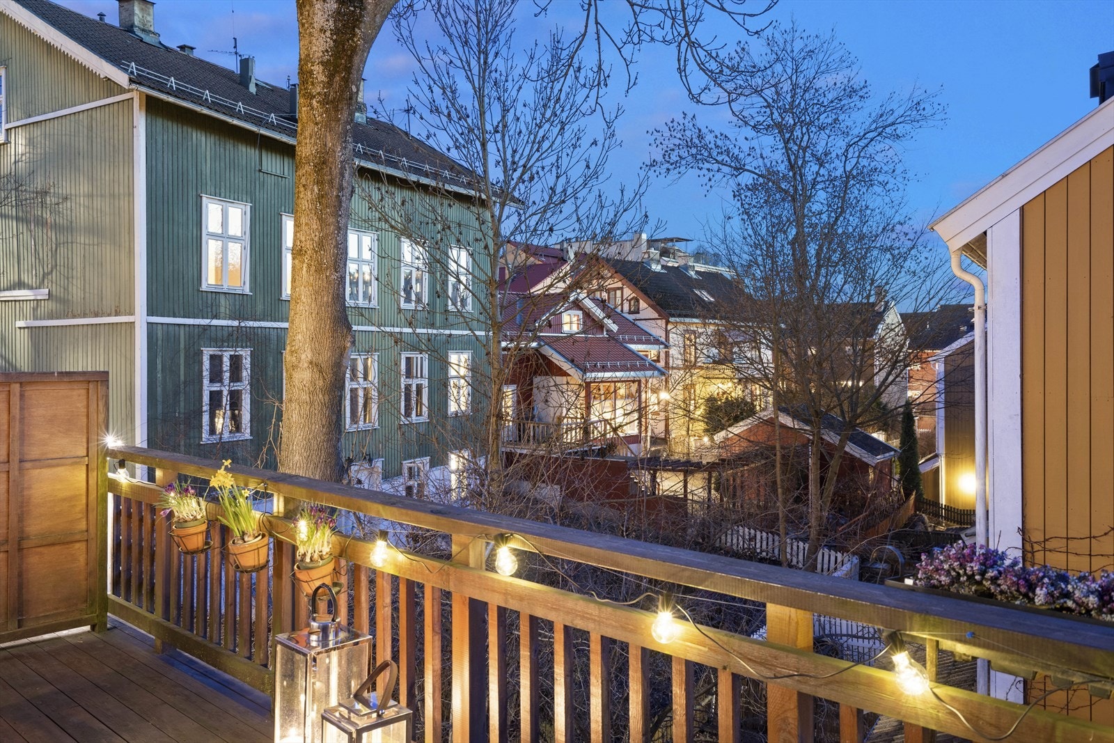 Hyggelig utsikt over trehusbebyggelse Galleribilde