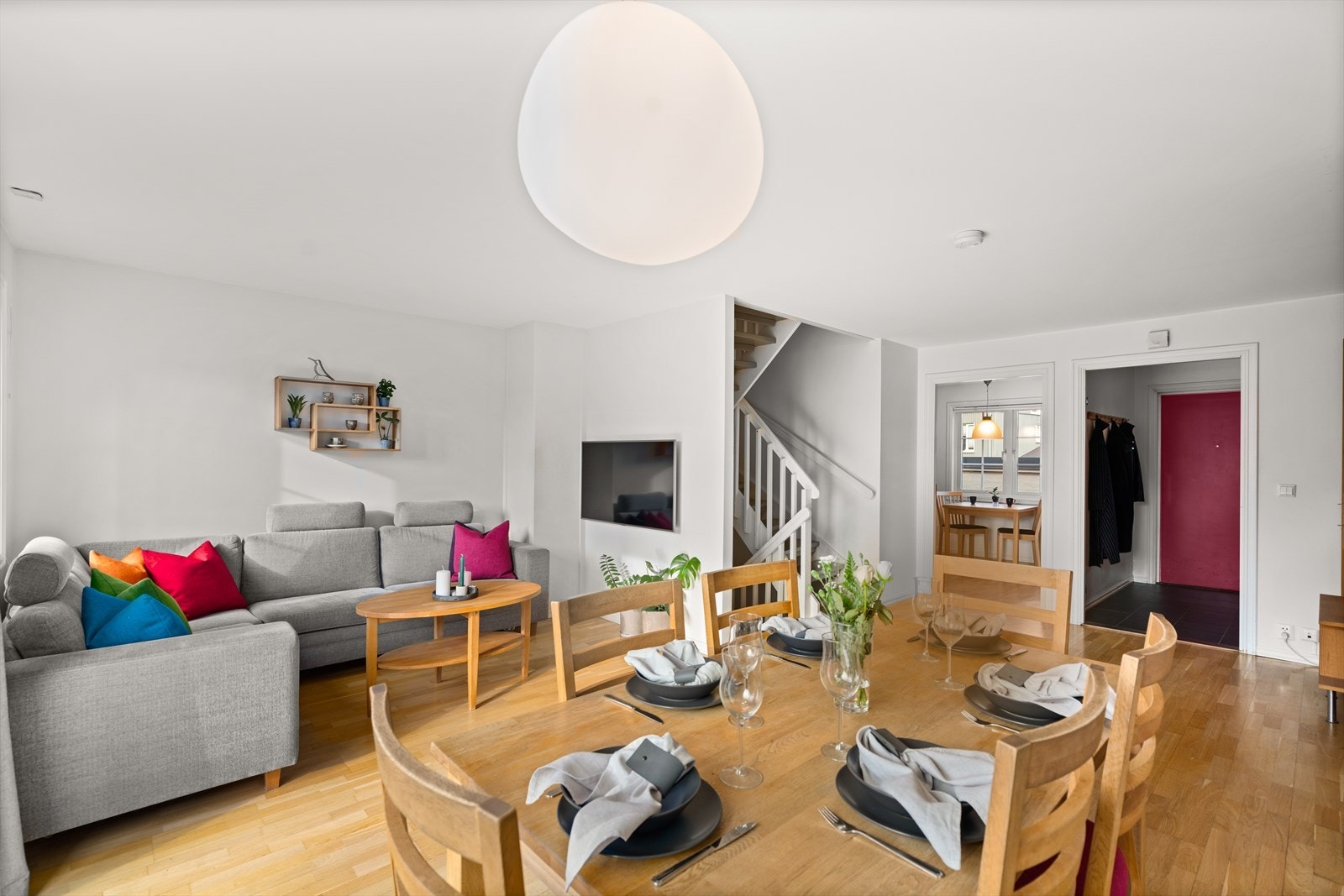 Gjennomgående planløsning og godt med lys Galleribilde