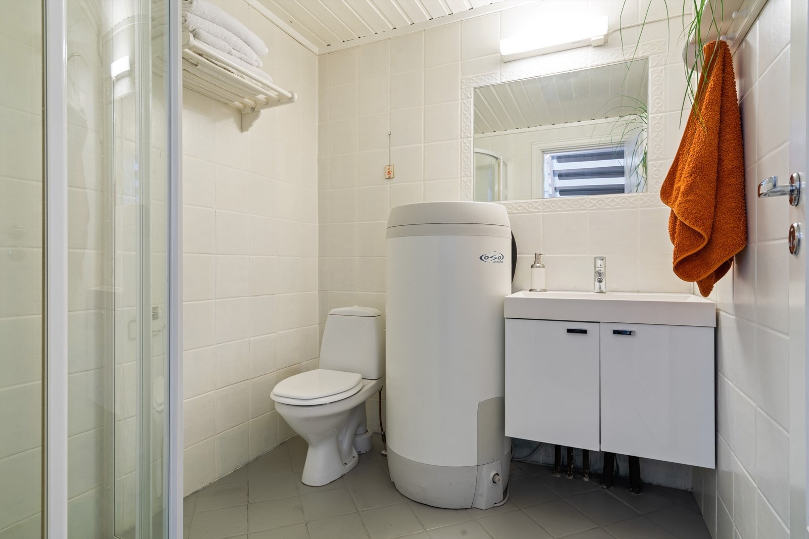 Bad i underetasje - Opprinnelig byggemeldt som bod, og ikke bruksendret Galleribilde