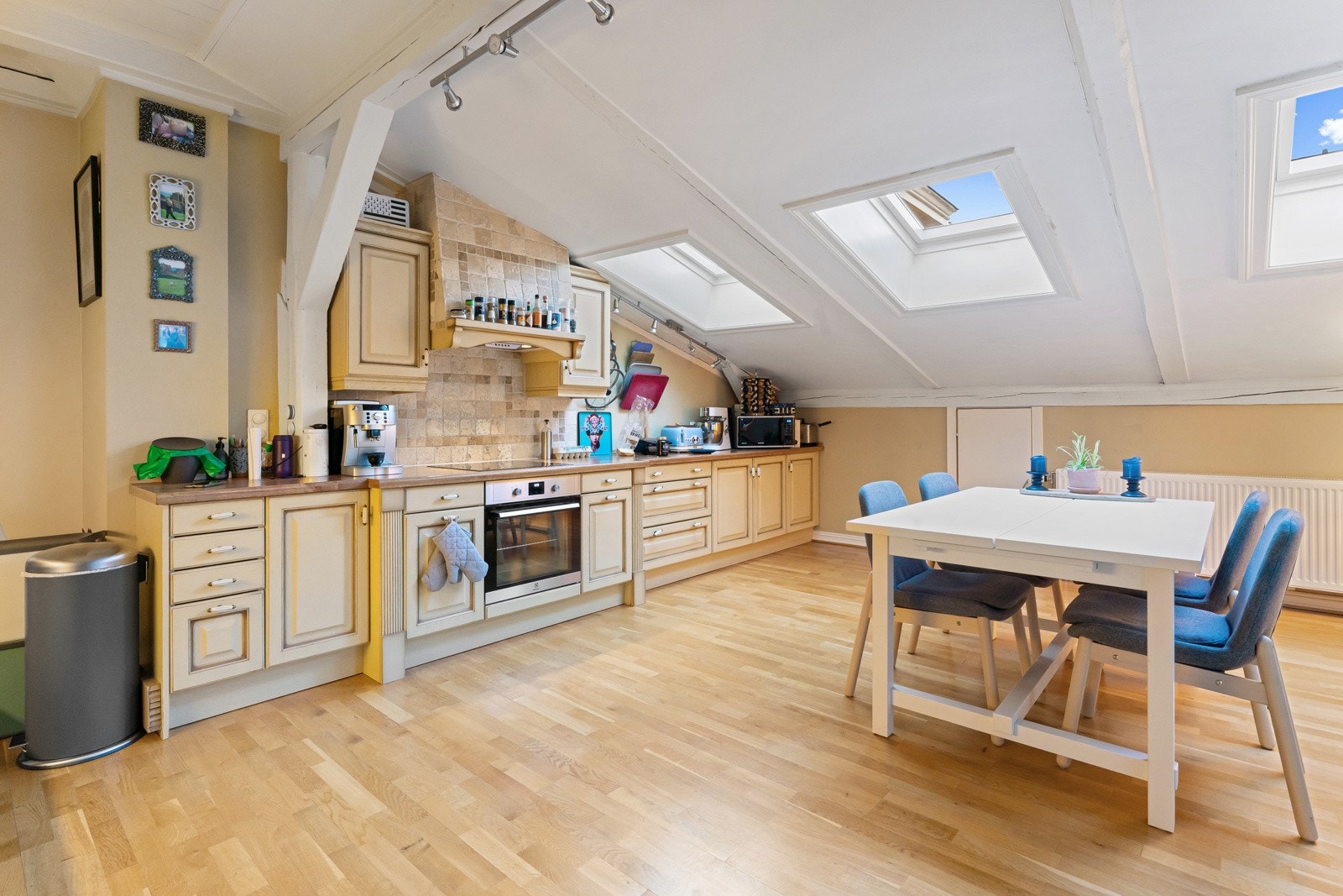 Kjøkken i den ene loftsleiligheten. Galleribilde