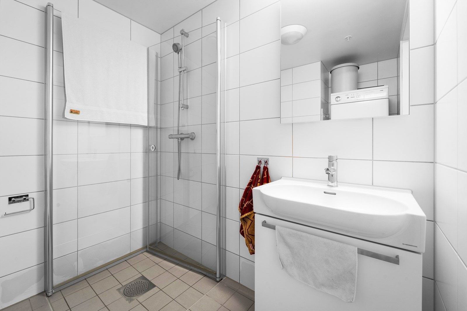 - Badet har avtrekksventil i taket - Galleribilde