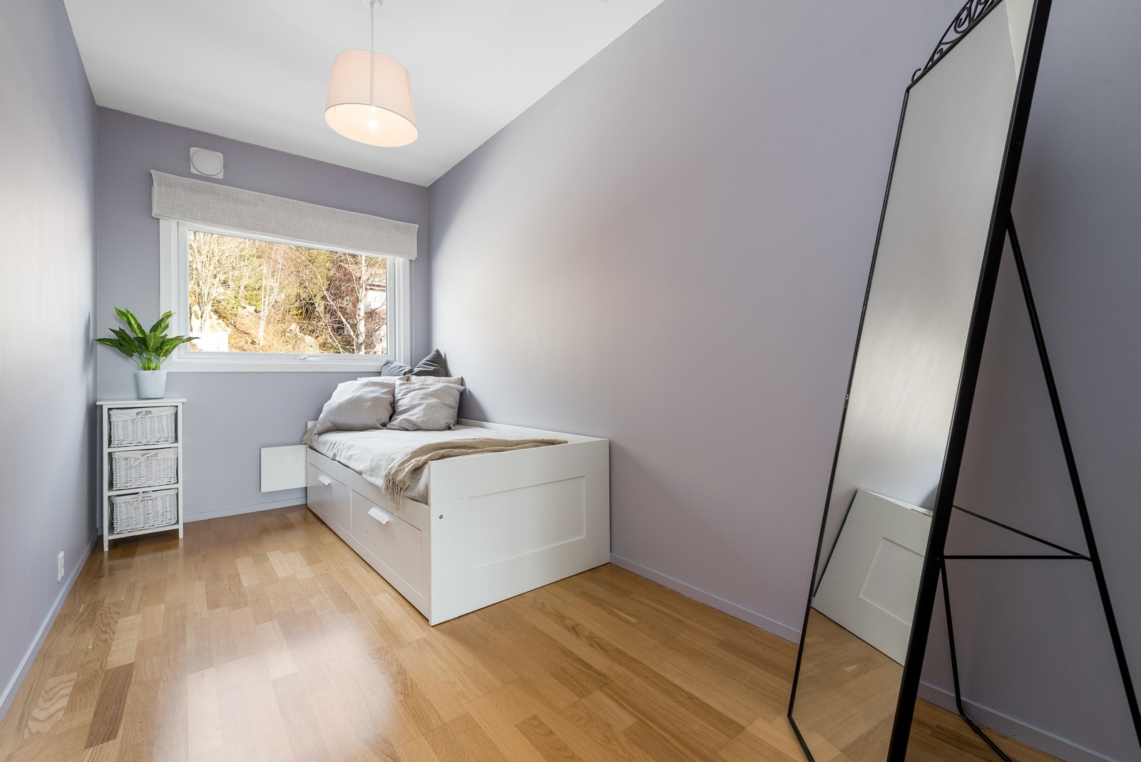 Soverom II benyttes i dag som gjesterom med plass til seng og garderobeskap Galleribilde