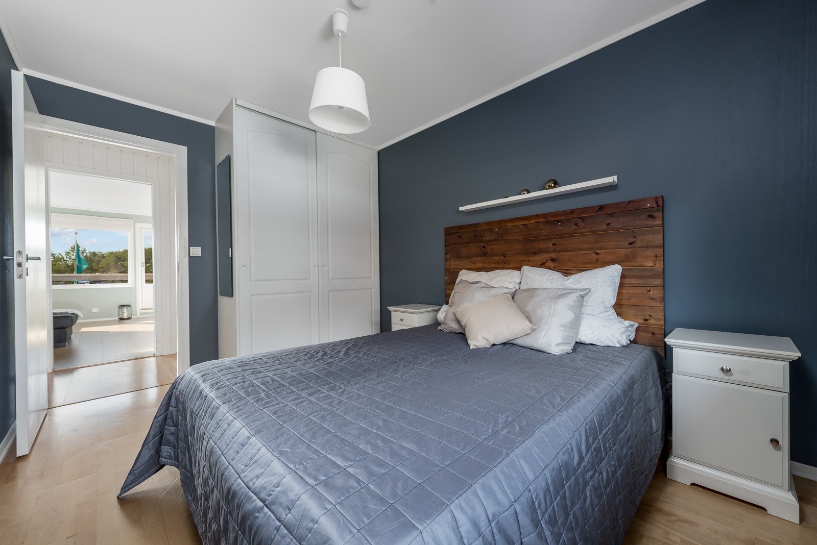 Hovedsoverommet har medfølgende garderobeskap Galleribilde