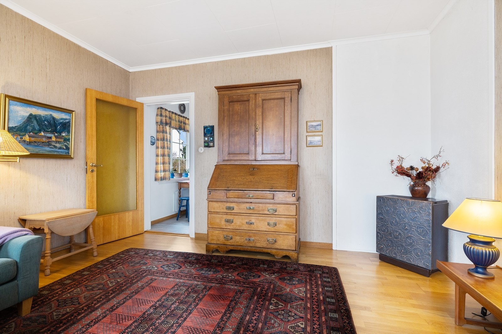 Stue med direkte tilgang til kjøkken. Galleribilde