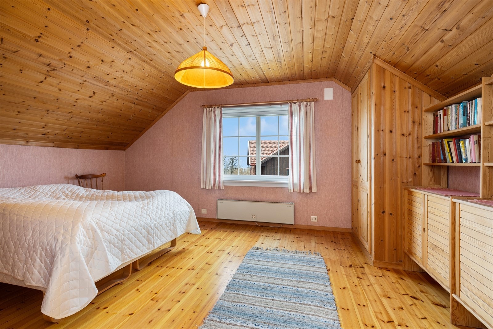 Dette soverommet har sikt til Frierfjorden. Galleribilde