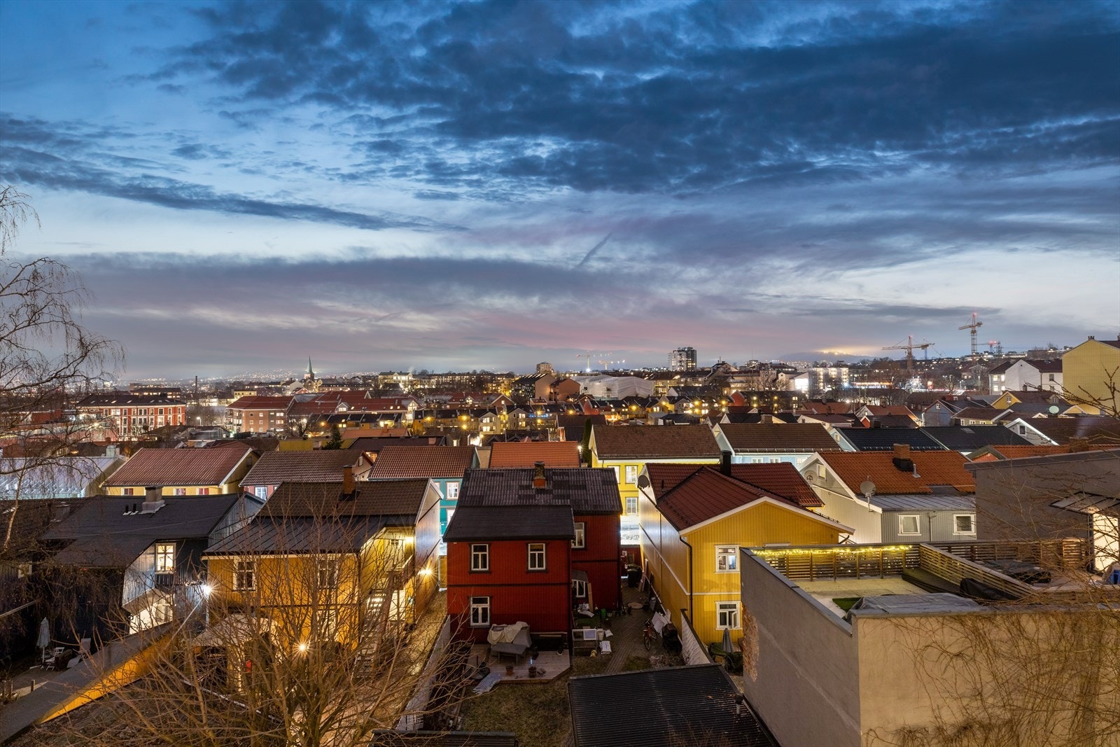 Fra leiligheten er det nydelig, bred utsikt. Galleribilde