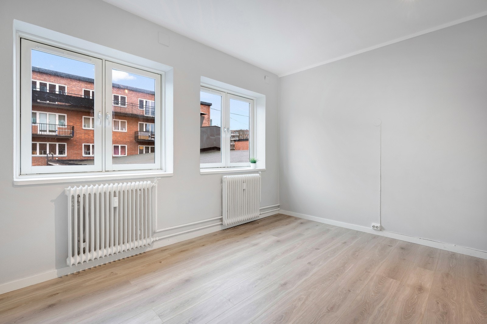 Som utleieobjekt får man god avkastning med løpende leieinntekter på 284 400 kr pr år, som kan overdras av kjøper. Galleribilde