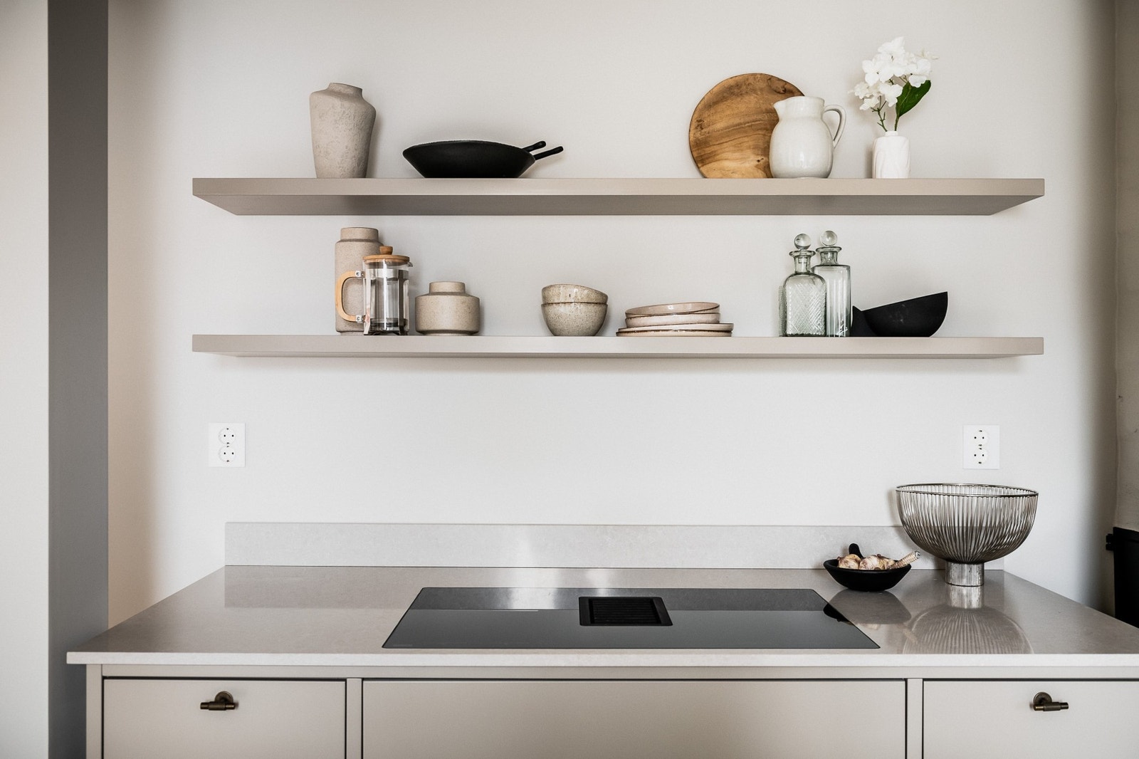 Dekorativ hyller og innredning. Galleribilde