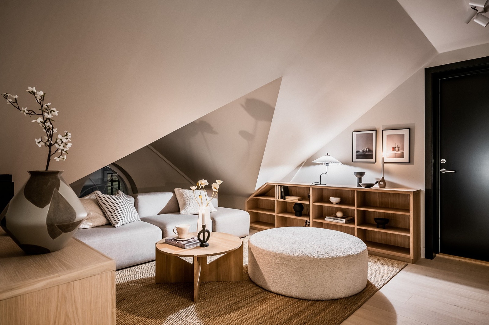 Herlig stuesone med god plass til møblering. Galleribilde