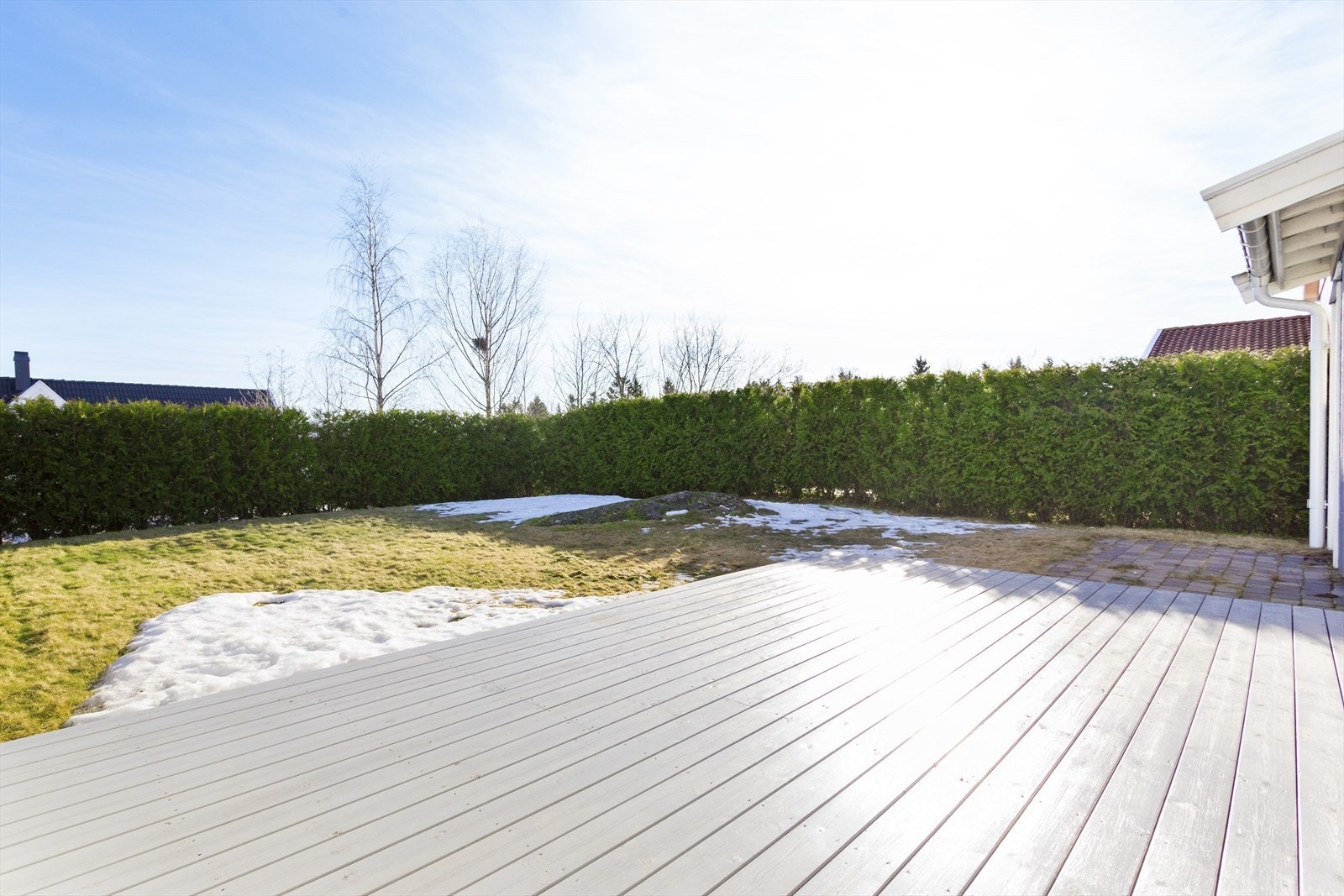 Flott terrasse med adkomst fra stuen. Galleribilde