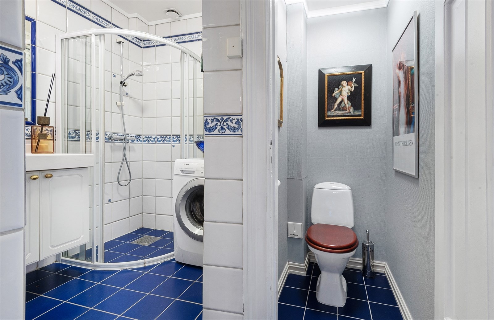 Opplegg for vaskemaskin/tørketrommel. Gulvmontert toalett. Galleribilde