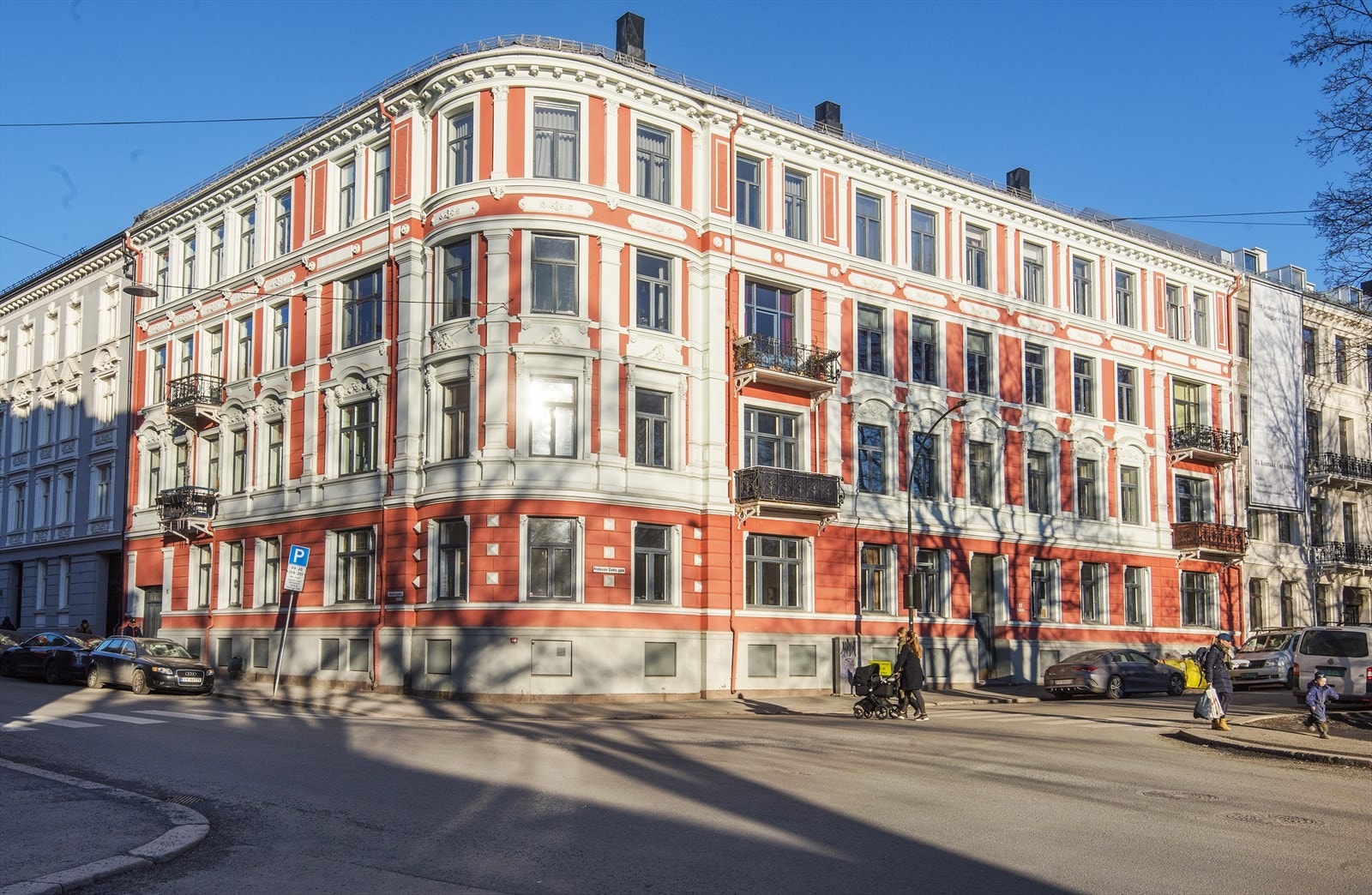 Leiligheten befinner seg i en klassisk bygård, et steinkast fra Vestkanttorget! Galleribilde