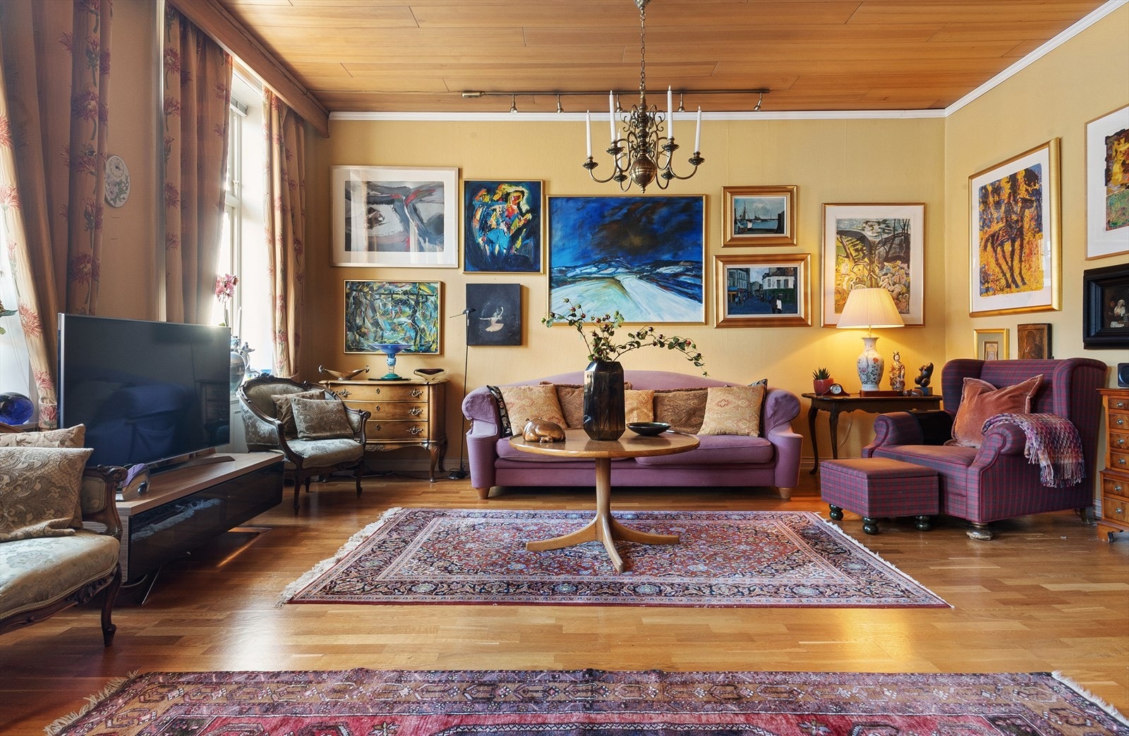 Vinduer med 2-lags isolerglass fra 2000. Galleribilde