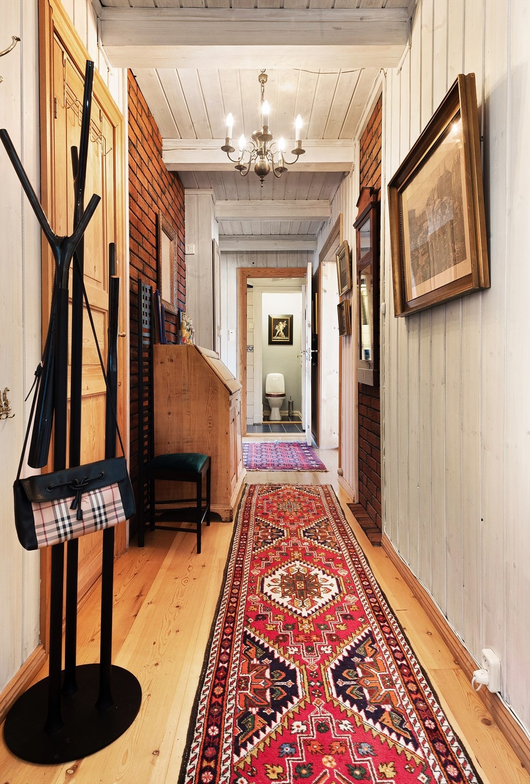 Hyggelig entré med innebygd garderobe. Galleribilde