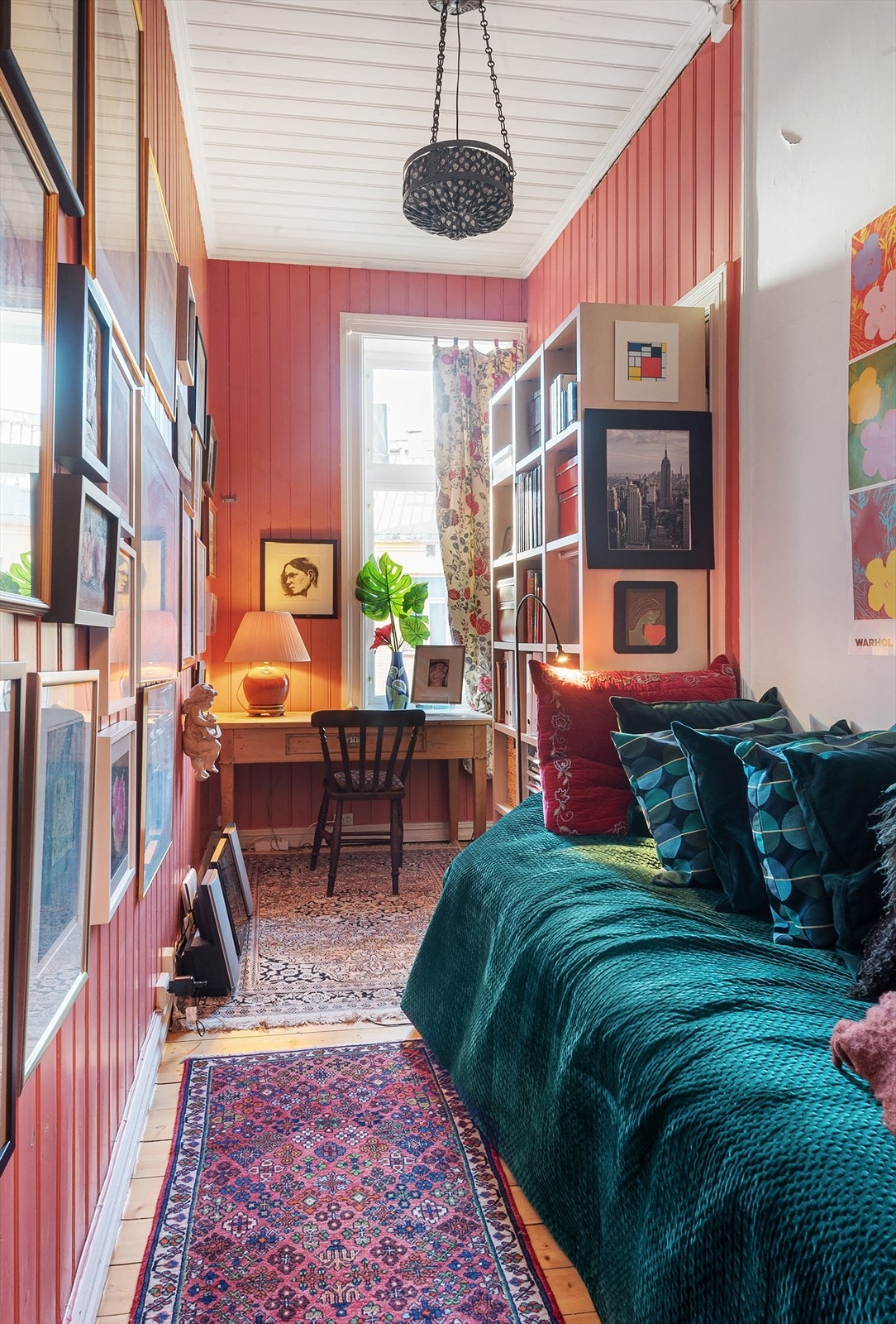 Soverom 2 har plass til enkeltseng og annet møblement. Galleribilde