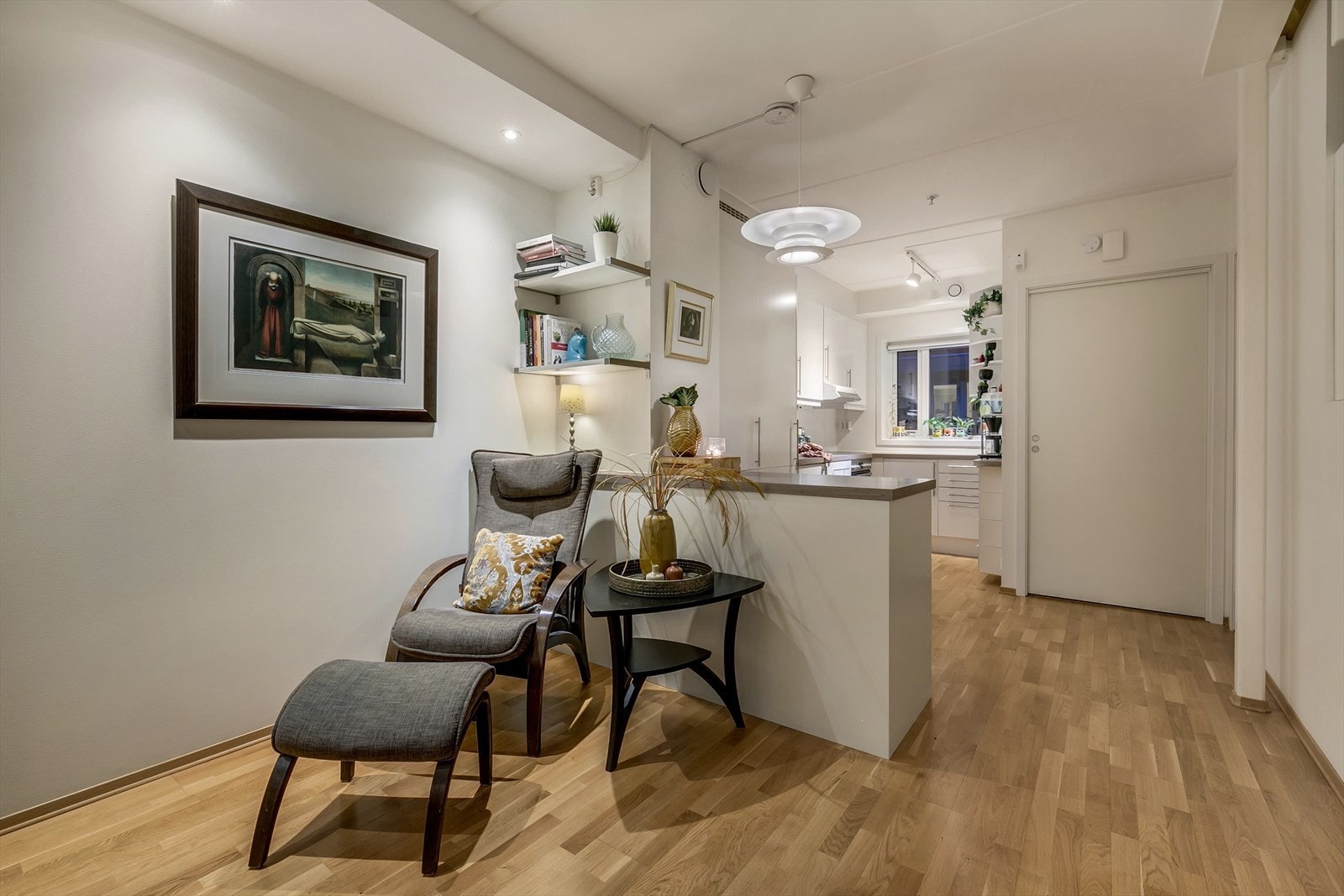 Kveldsstemning fra kjøkkenet. Galleribilde