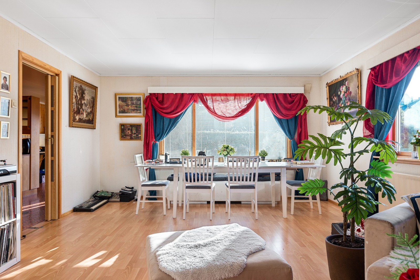 Stue 1.etasje. Galleribilde