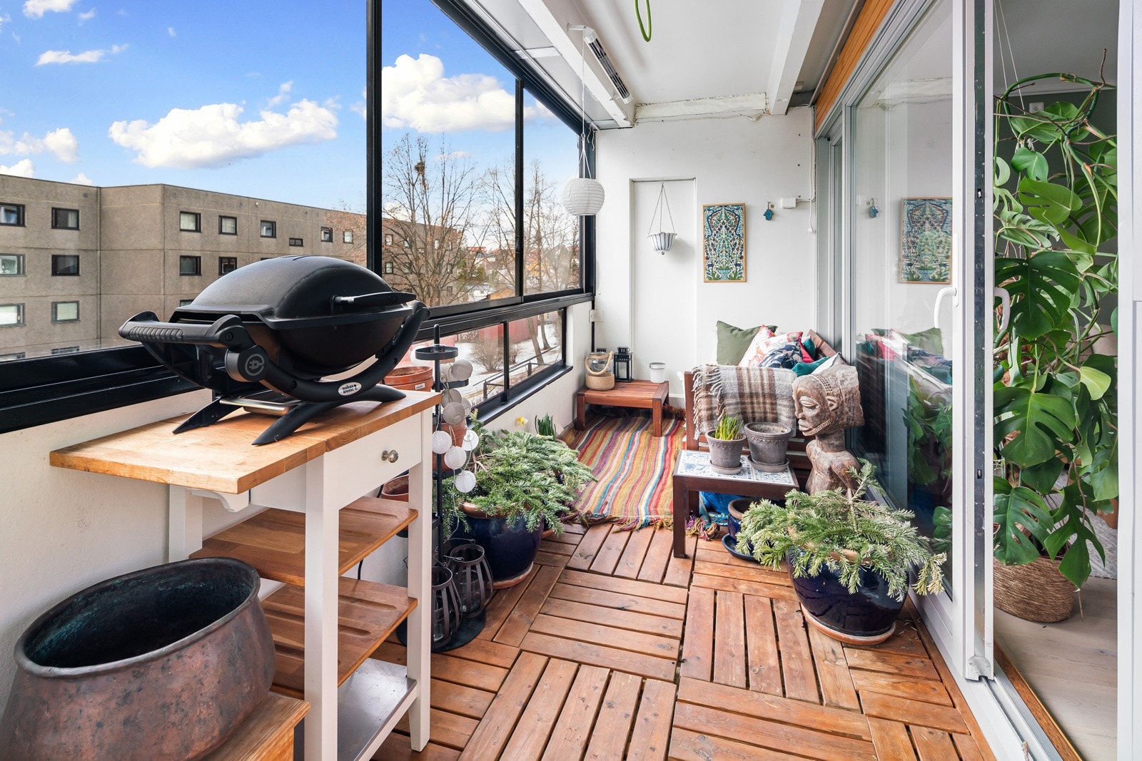 Fra stue har du utgang til en flott og solrik innglasset balkong på ca. 11 m². Galleribilde