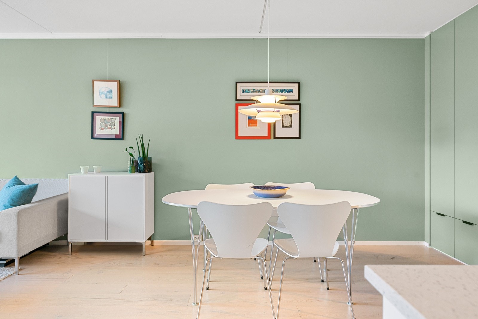 Her er det god plass til spisestue. Galleribilde