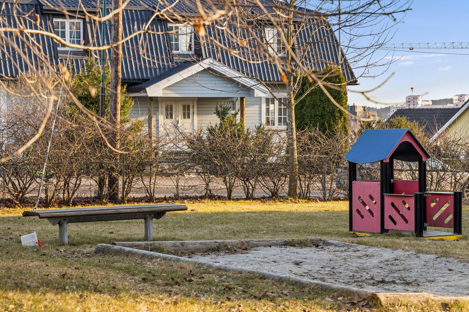 Borettslaget har mange lekeplasser og grøntarealer. Galleribilde