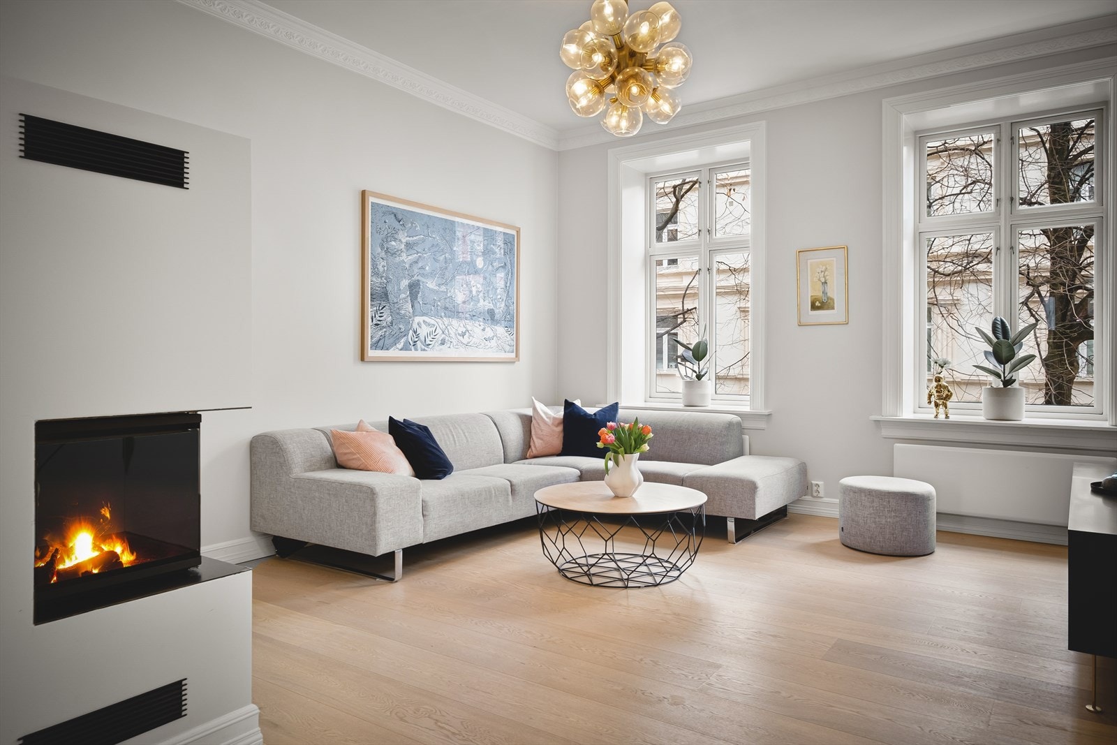 I stuen er det god plass til sofagruppe med tilhørende tv-møblement og stuebord. Galleribilde