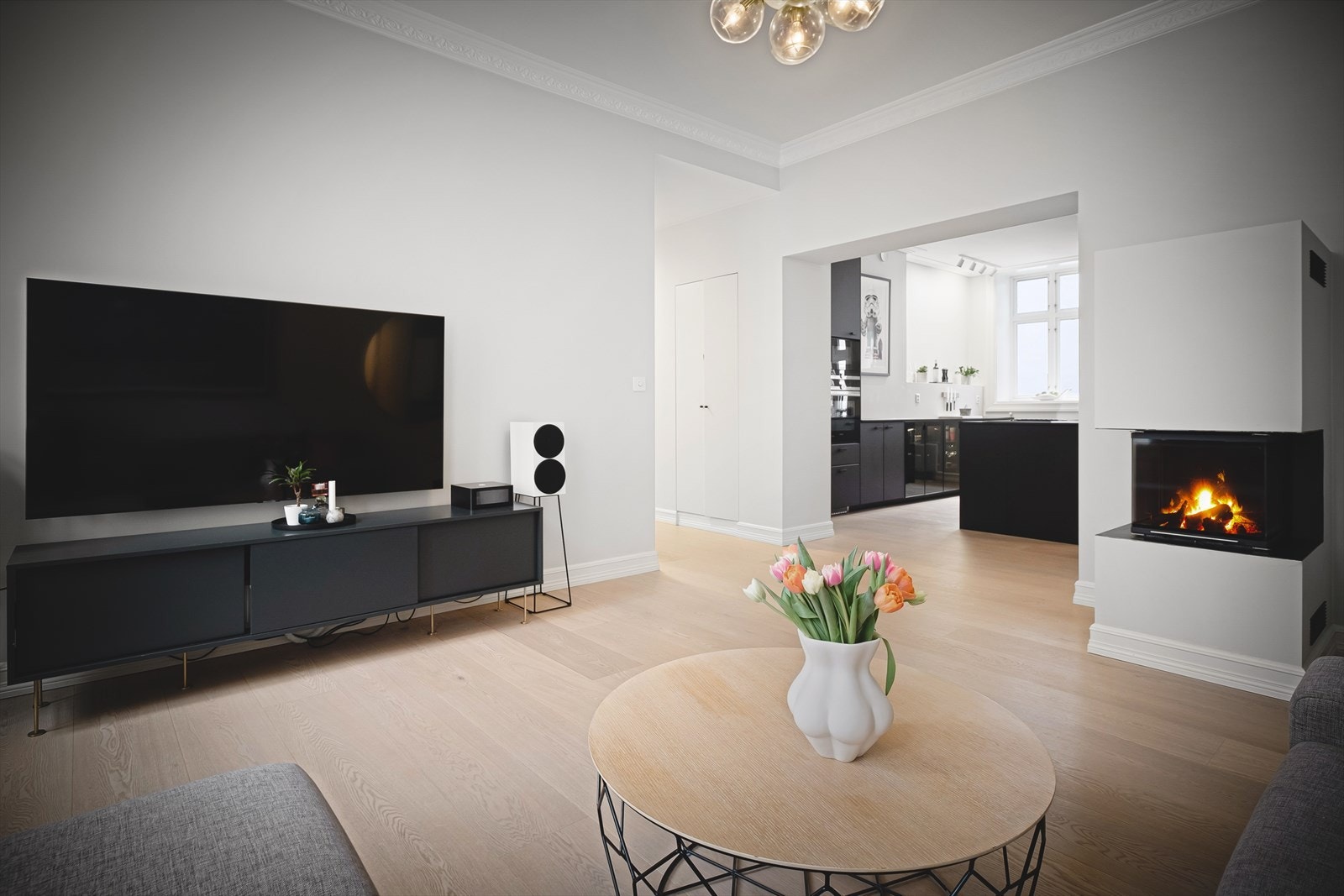 Leiligheten ble i sin helhet pusset opp i 2018, og oppleves gjennomført og velholdt. Galleribilde