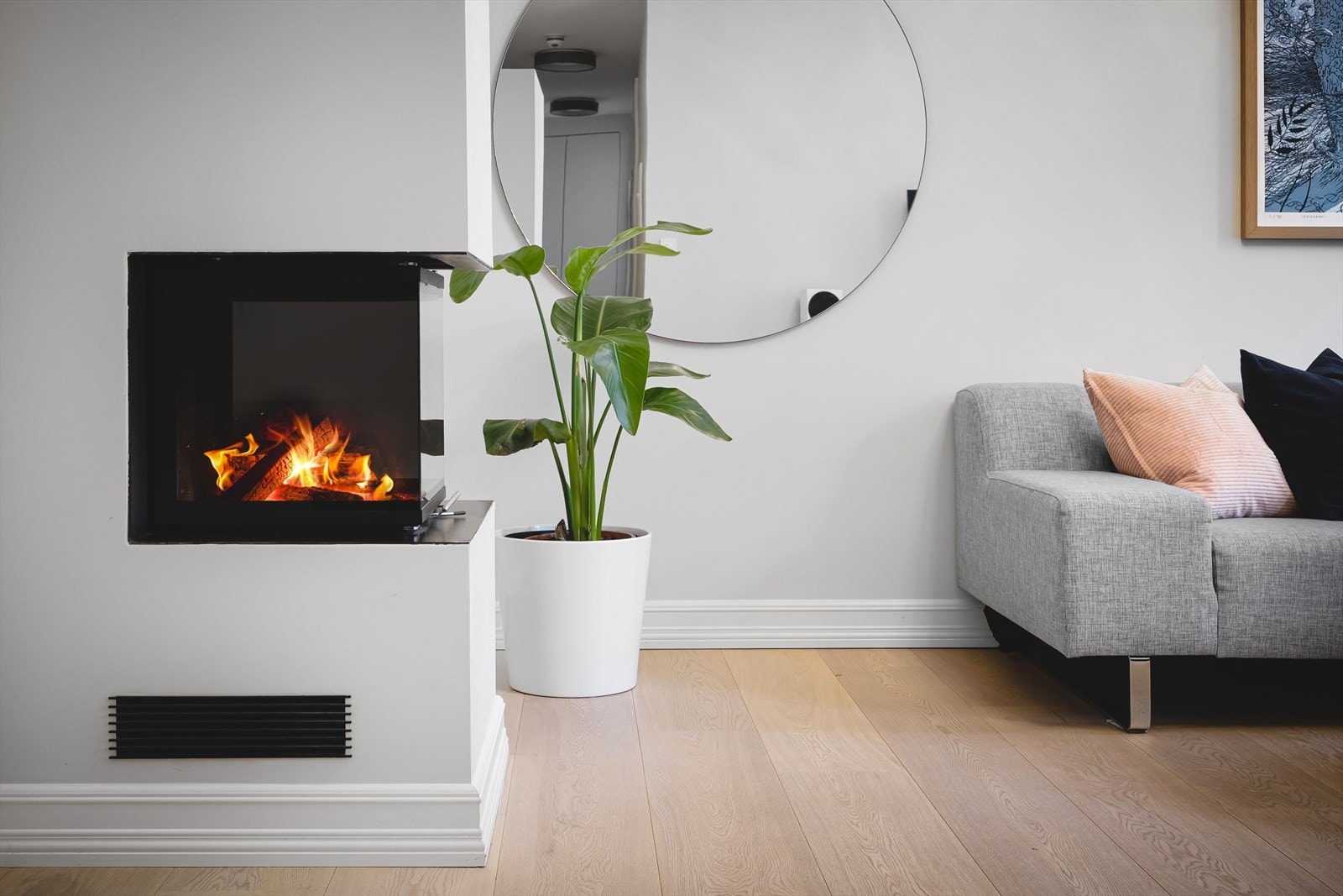 Brunner panorama peisovn sikrer behagelig varme. Galleribilde