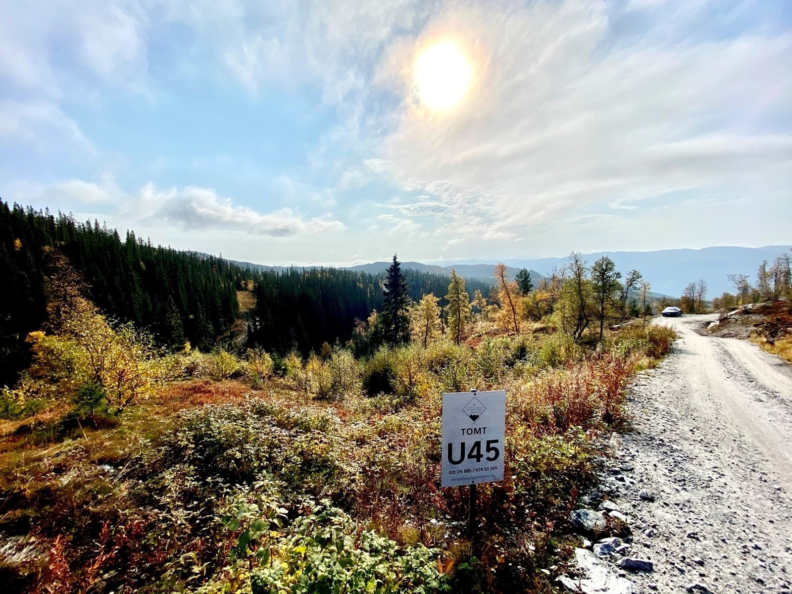 Tempelseter er enda vakrere i sommerdrakten, og når høstens mange farger kommer til fjells er hytta ekstra mye verdt for en friluftsinteressert familie. Sykkelturer på høyfjellet eller fotturer opp til Norges mest besøkte DNT hytte på toppen av Høgevarde. Galleribilde