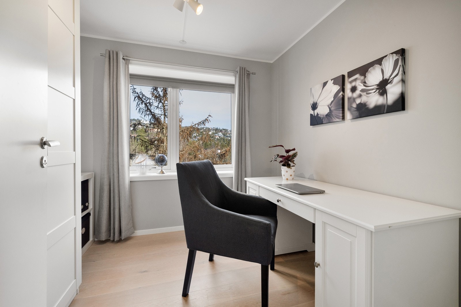 Soverom 3 kan fint benyttes som et barnerom, gjesterom eller kontor. Galleribilde