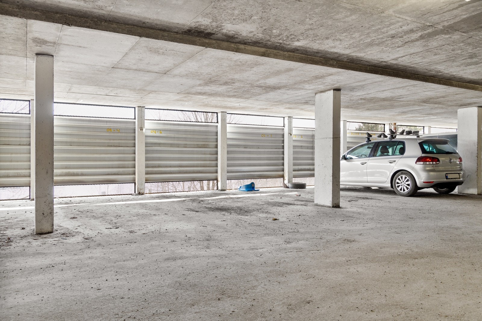 Med leiligheten medfølger leie av parkeringsplass i garasjeanlegg i Landingsveien 14 på øvre plan. Galleribilde