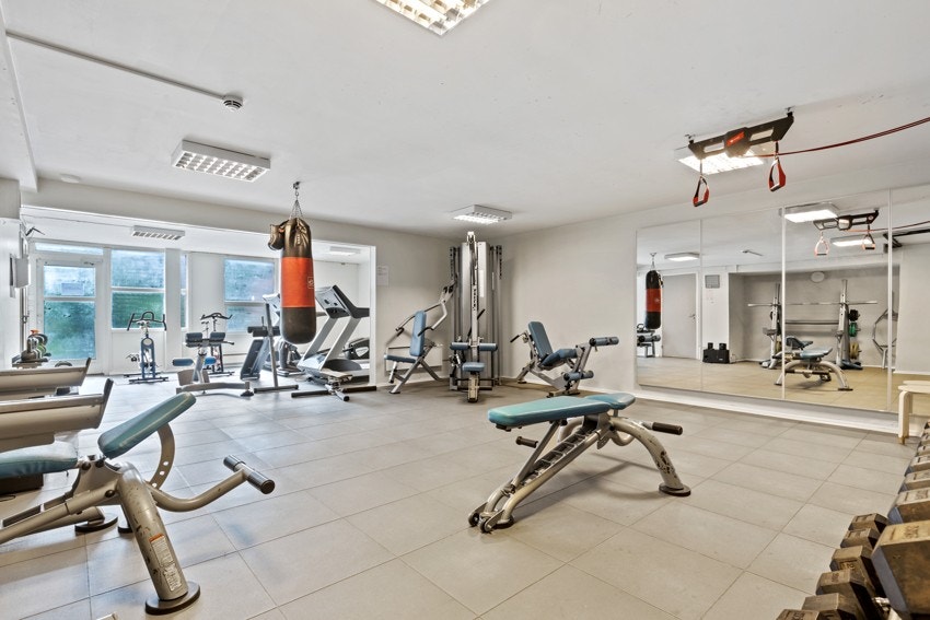 Borettslaget har et eget døgnåpent trimrom i underetasjen. Tilgang til ubegrenset bruk koster kr. 600,- i året per husstand. Galleribilde