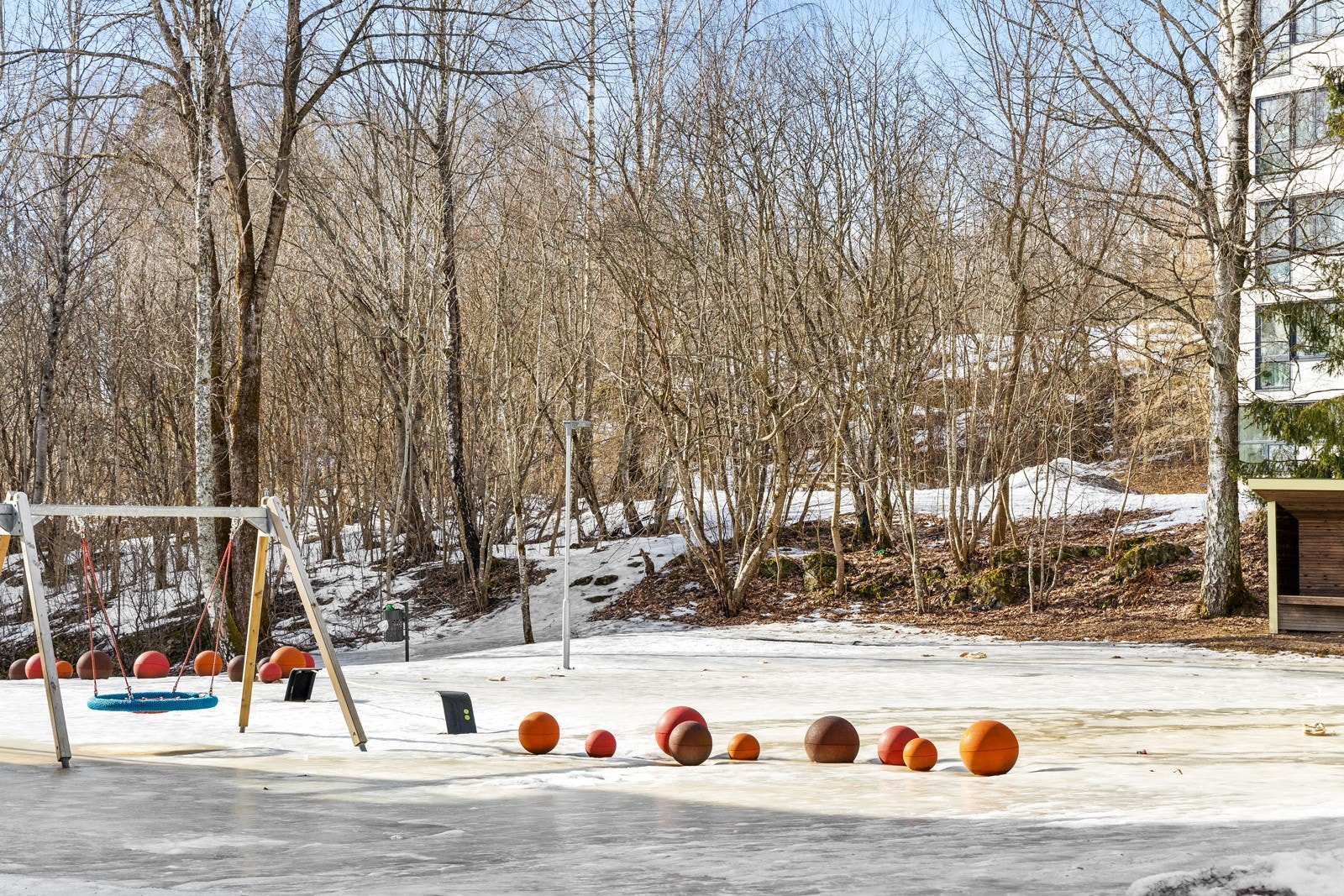 Svært mange lekeplasser og barnehager man kan besøke i umiddelbar nærhet. Galleribilde