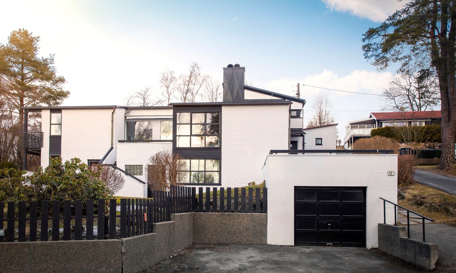 En arkitekttegnet funkisbolig med sentral beliggenhet i Ski. Galleribilde