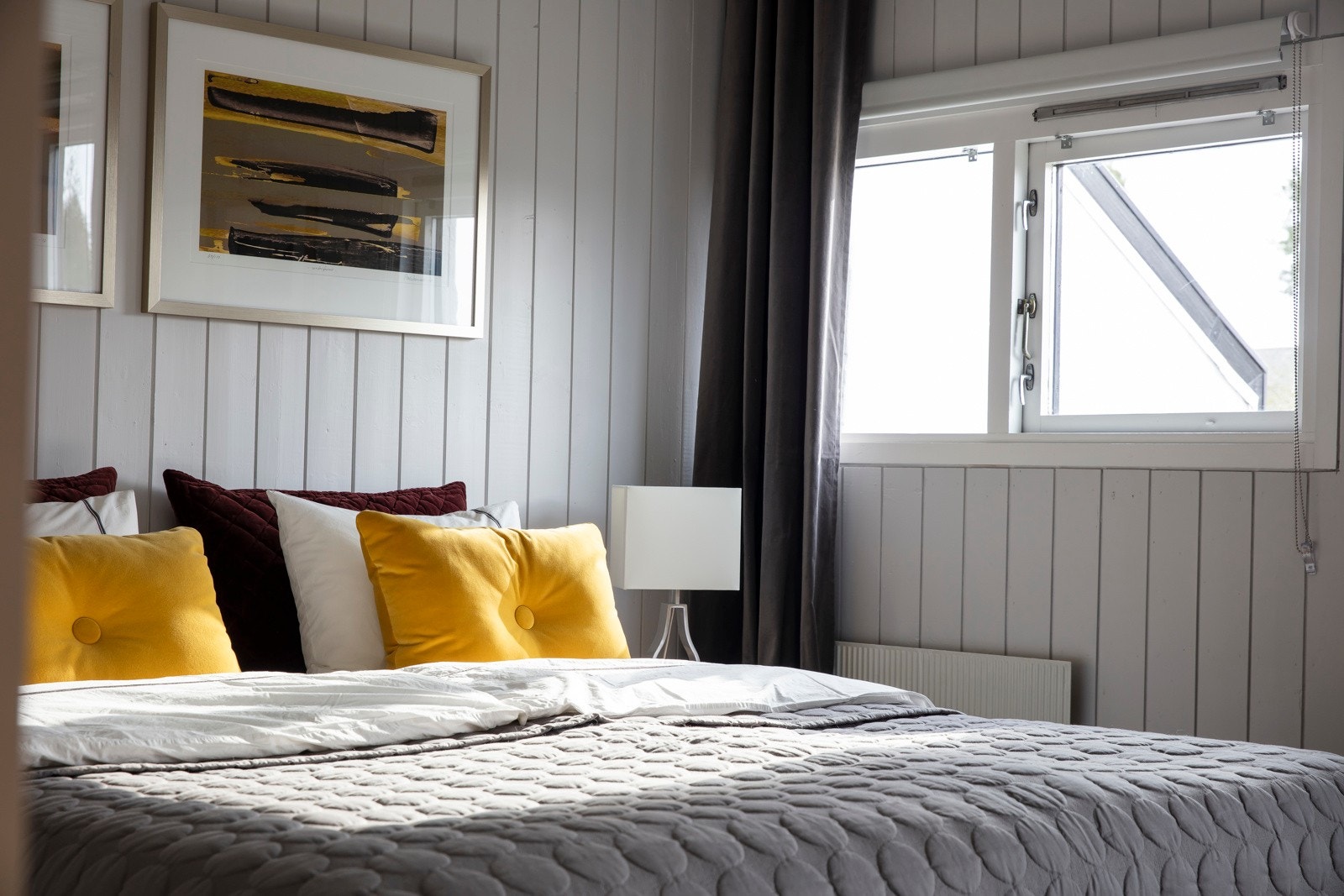 Soverommet har tidligere vært to soverom, og kan enkelt gjøres om til det igjen. Galleribilde