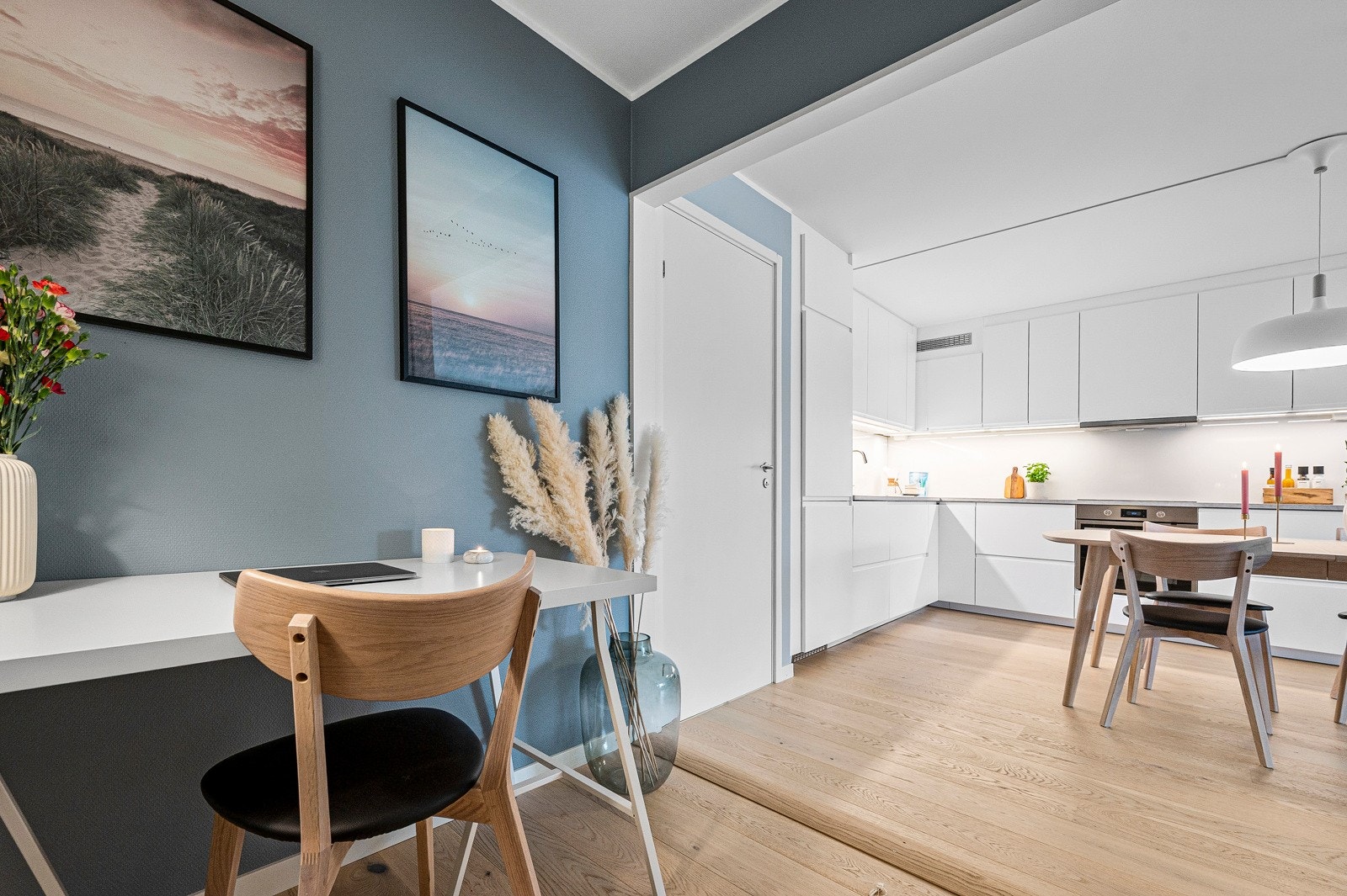 I tilknytning til stuen har du en praktisk krok som fint kan benyttes som f.eks kontor eller gjesteværelse/sovealkove. Galleribilde