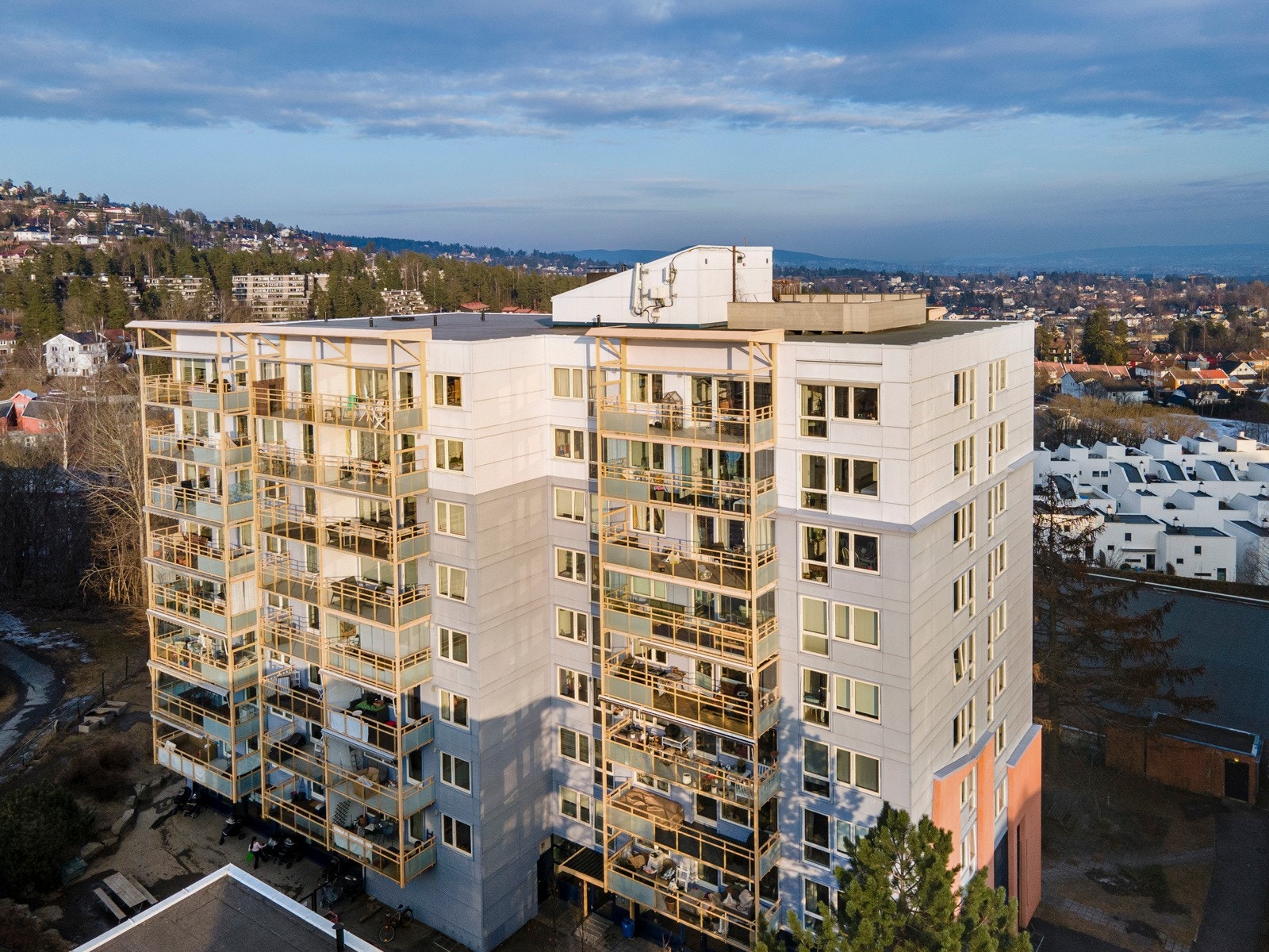 Her bor du stille og skjermet til, i et attraktivt og familievennlig boligområde. Galleribilde