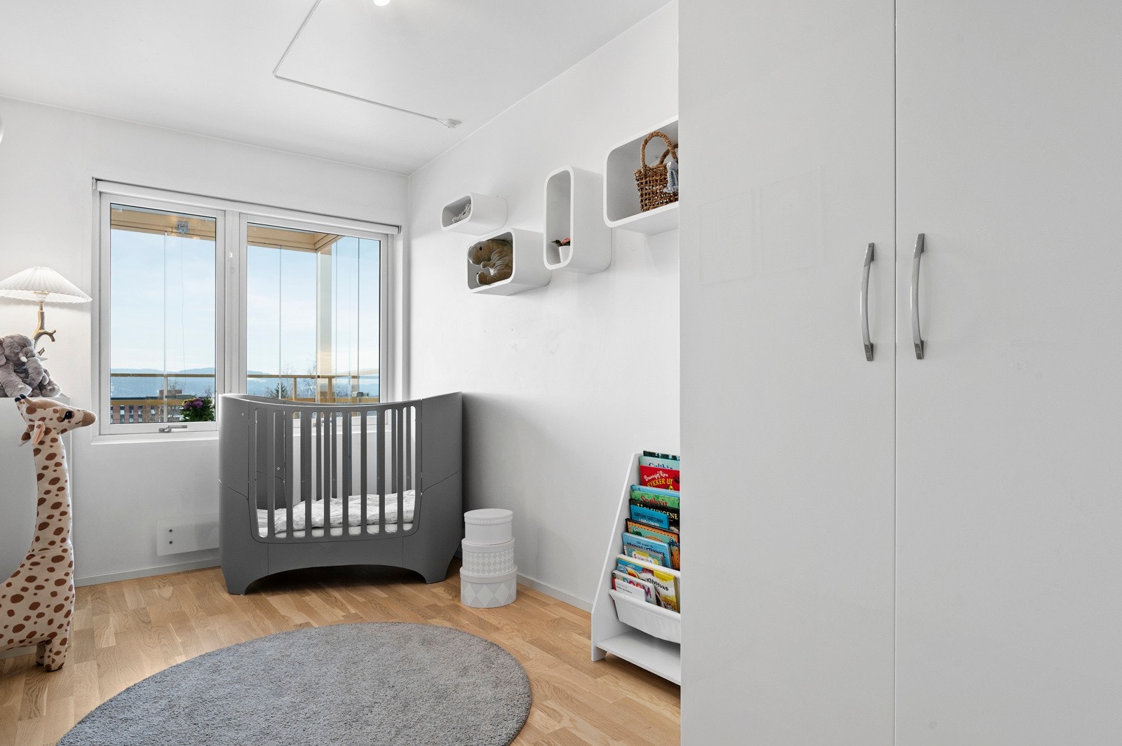 Soverom 2 passer utmerket som barneværelse, kontor og/eller gjesterom. Galleribilde