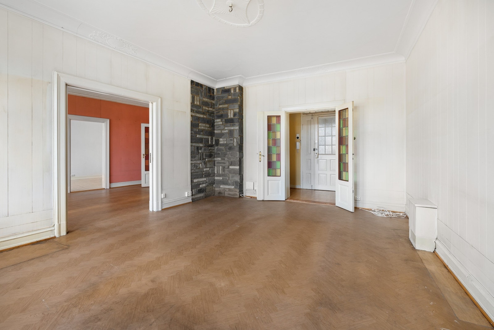 Romslig stue. Galleribilde