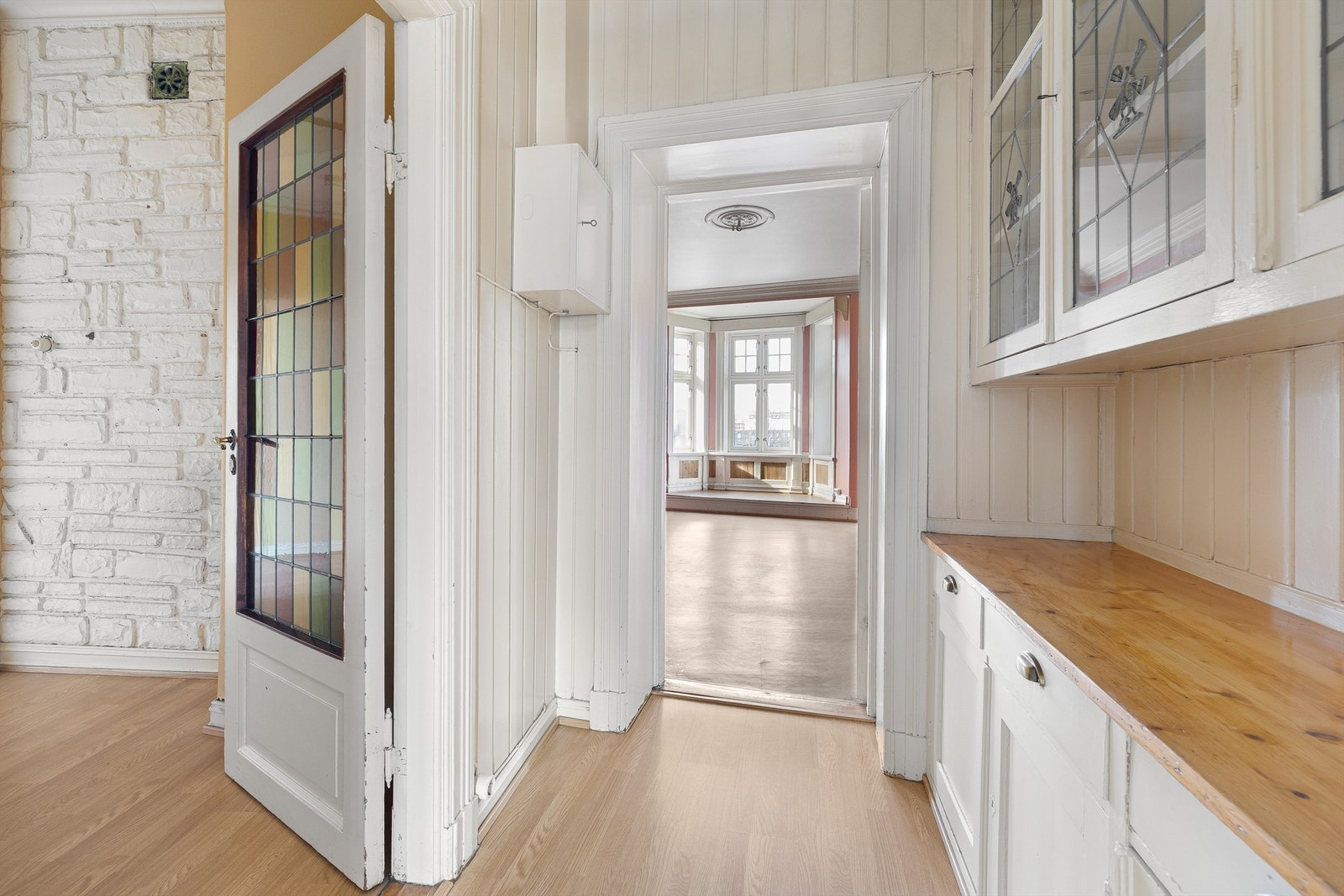 Mellomgang - kjøkken. Galleribilde