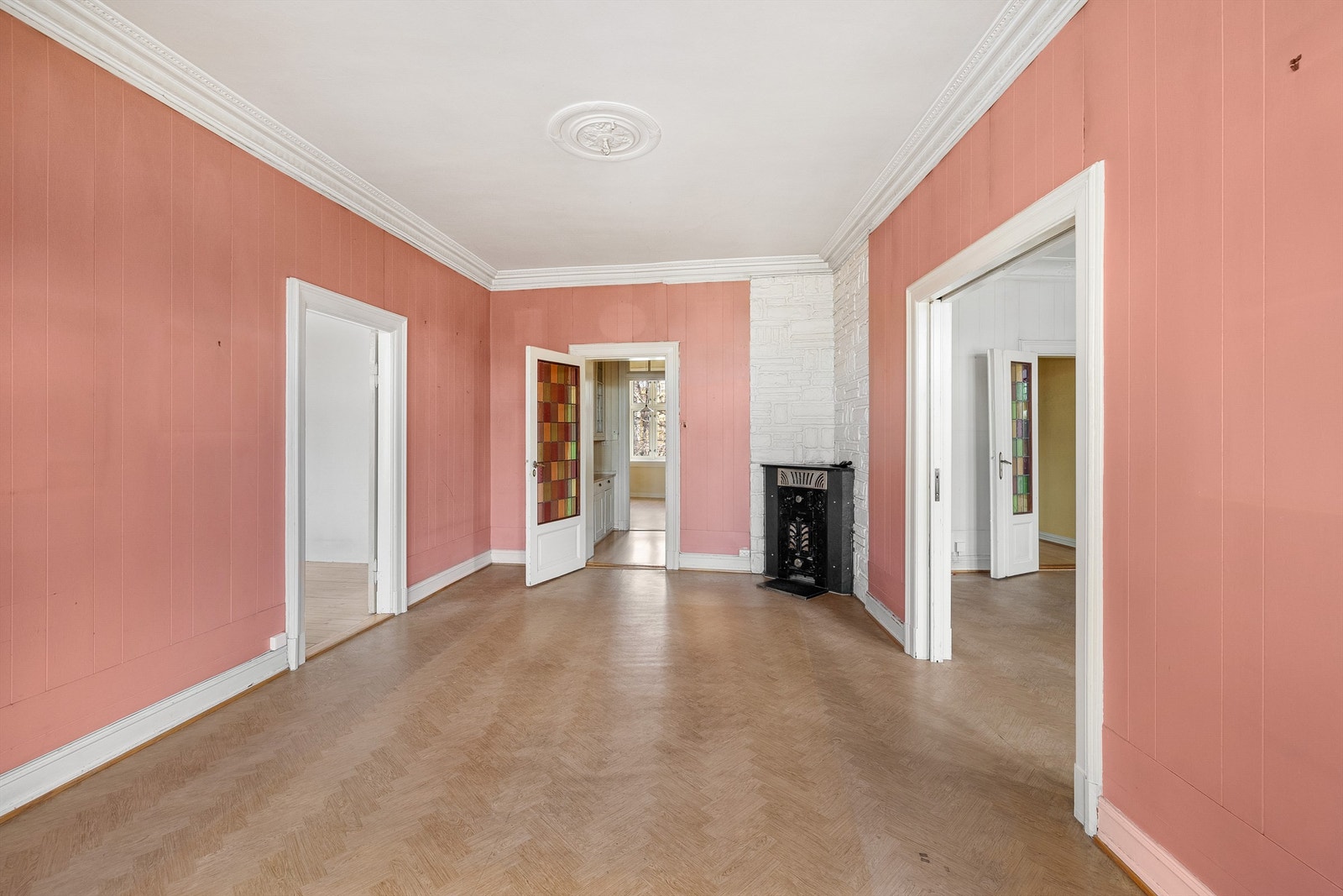 Generøs takhøyde. Galleribilde